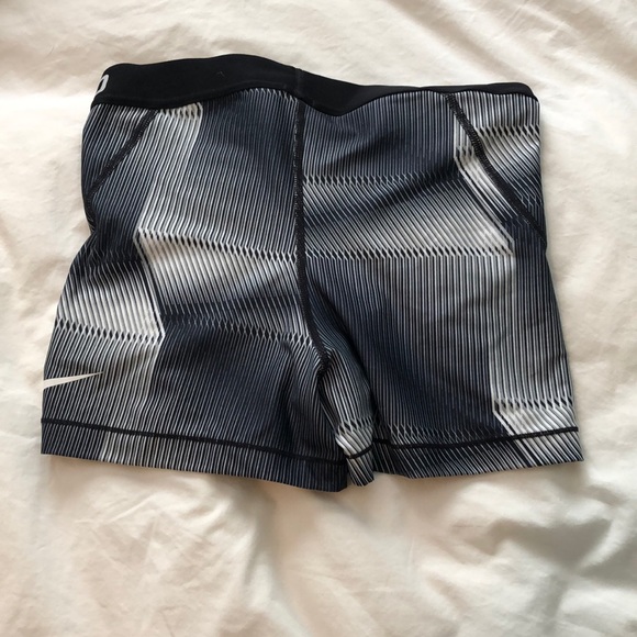 Nike pro shorts - Picture 2 of 3